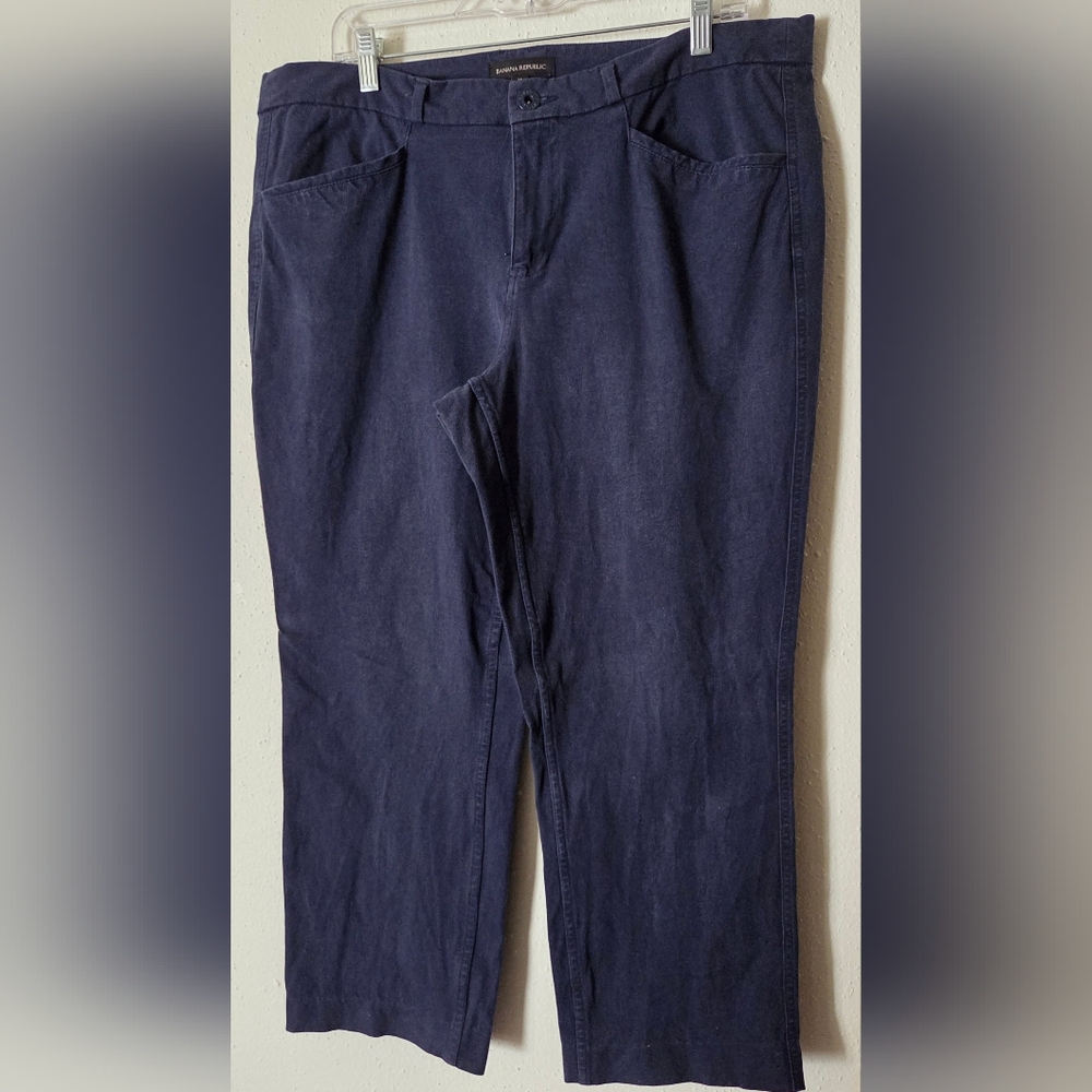 Banana Republic Women's Straight Leg Crop Pants in Navy Blue (Sz. 14)